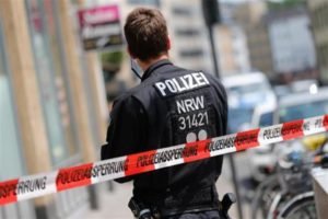 Germania, spari vicino sinagoga: si indaga su terrorismo